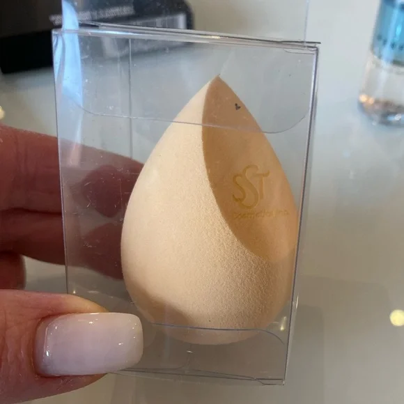 Makeup Bundle - BNIB! - Picture 3 of 8